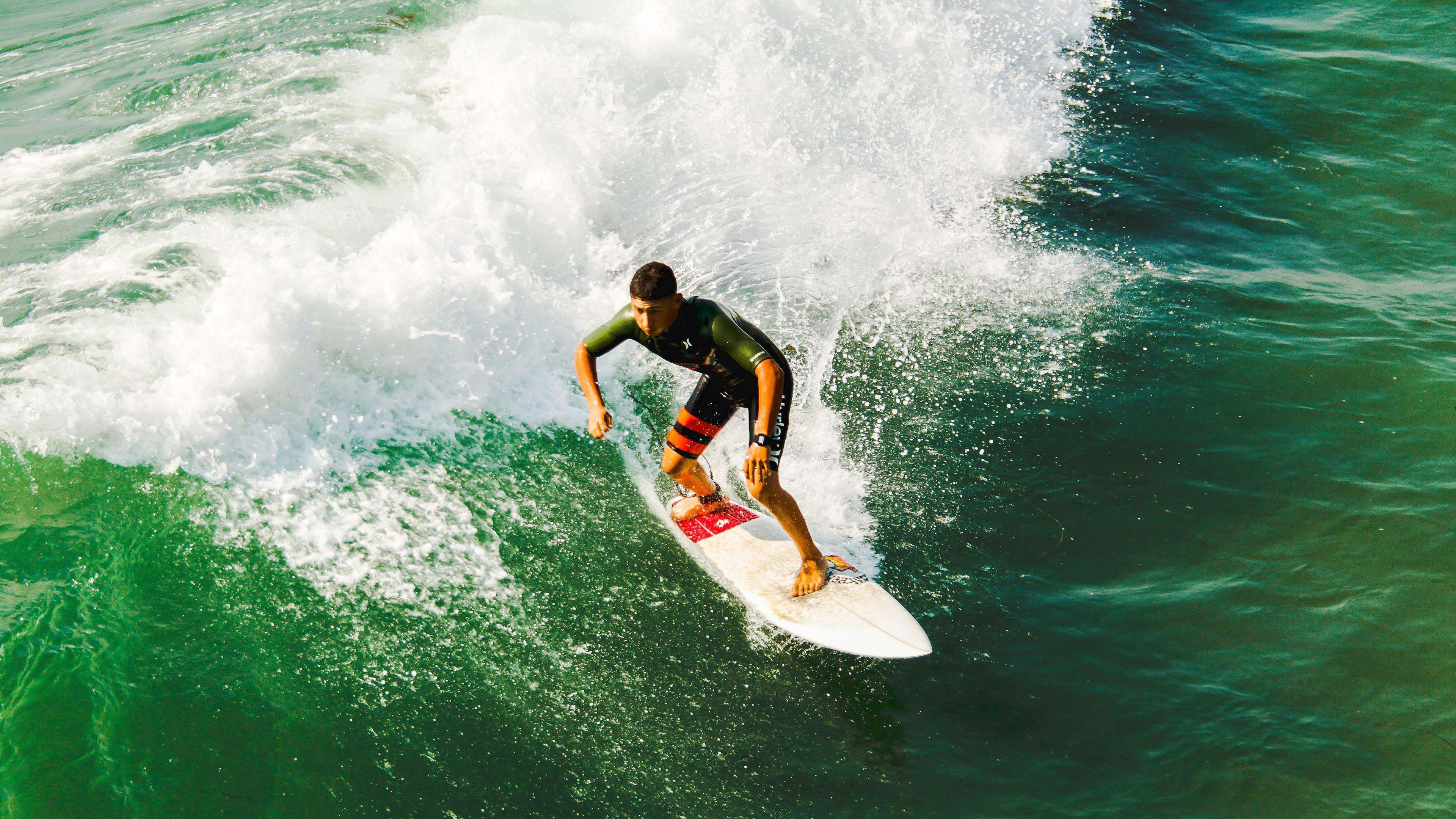 意甲争冠白热化,国际米兰绝杀登顶,AC米兰紧追不舍