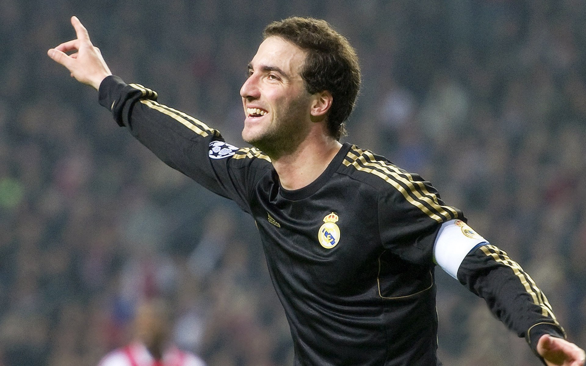 2026年世界杯预选赛激战正酣,多支豪门球队提前锁定晋级席位